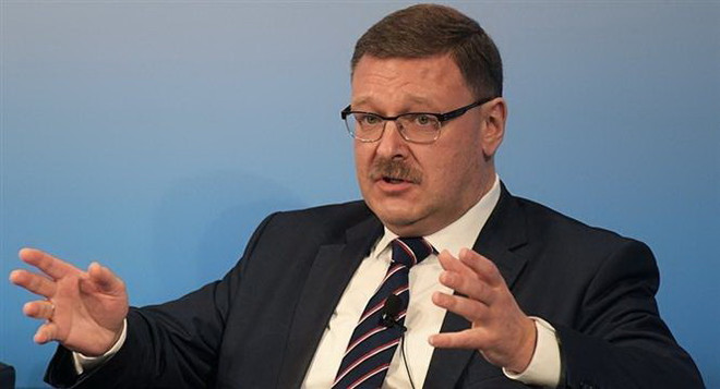 Chủ tịch Ủy ban Đối ngoại Thượng viện Nga Konstantin Kosachev. (Nguồn: Sputnik/TTXVN) Nga: EU và NATO phải có trách nhiệm ngăn Ukraine phát động cuộc chiến ảnh 1