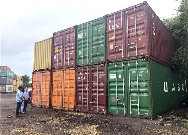 Bình Định xử lý 7 container nhựa phế liệu không có người nhận ảnh 1