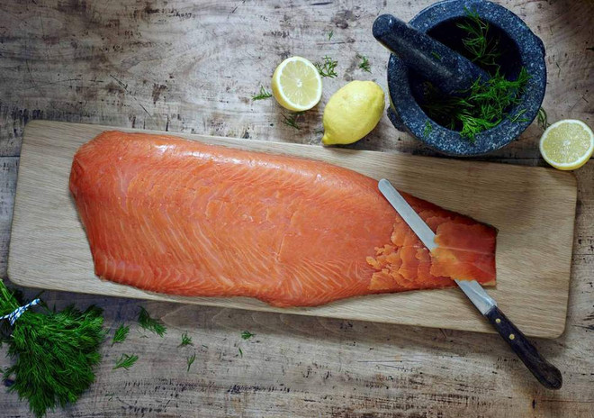 Ăn cá hồi, cá mòi giúp giảm các triệu chứng hen suyễn ở trẻ em ảnh 1