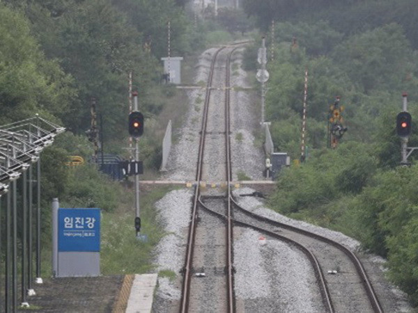 Hàng hóa phục vụ tuyến đường sắt liên Triều có thể được miễn cấm vận ảnh 1