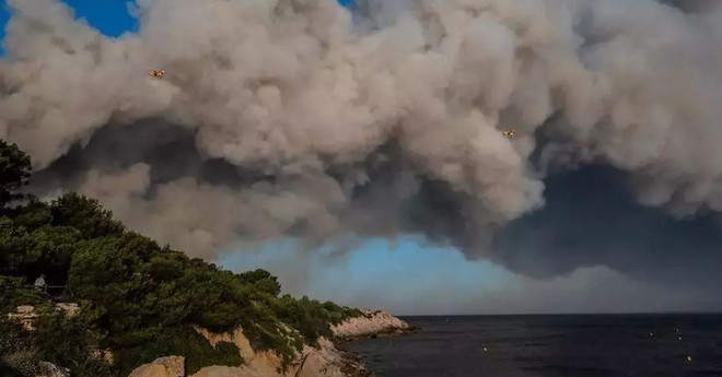 Cháy rừng tại Pháp khiến 22 người bị thương và hàng nghìn người sơ tán ảnh 1