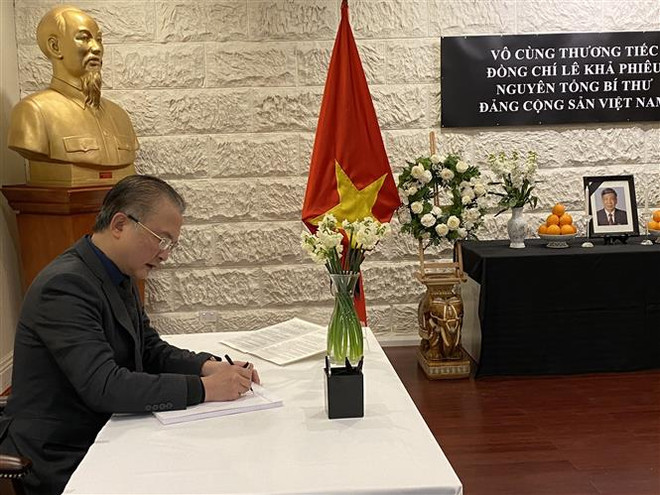 Lễ viếng nguyên Tổng Bí thư Lê Khả Phiêu tại Nga và Australia ảnh 2