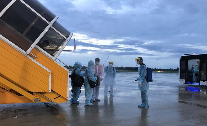 Chuyện của người đón, tiễn những chuyến bay giải cứu công dân ảnh 2