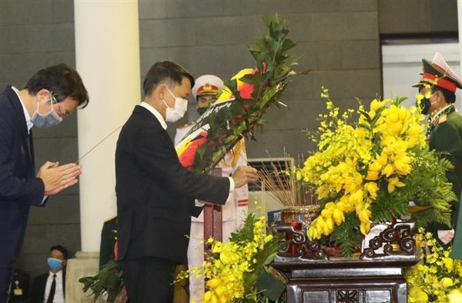 Gần 660 đoàn đến viếng nguyên Tổng Bí thư Lê Khả Phiêu ảnh 1