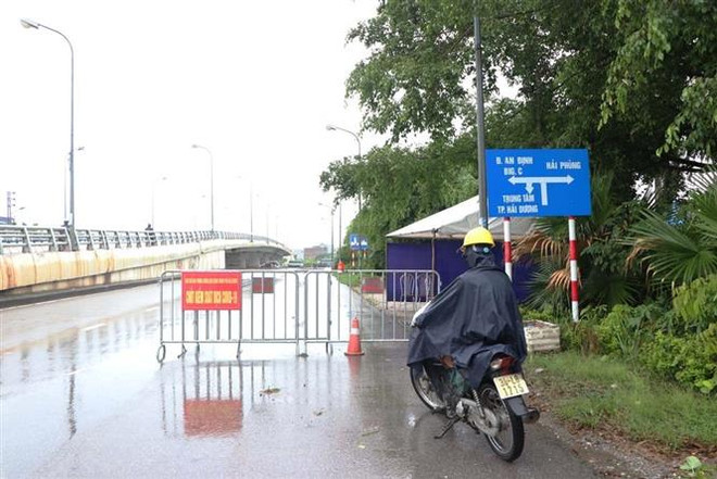 Thủ tướng chỉ đạo thực hiện nghiêm các biện pháp phòng, chống COVID-19 ảnh 1