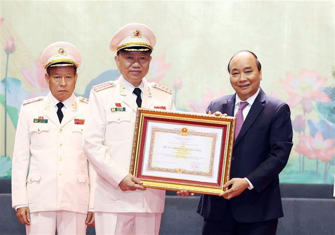 Thủ tướng: Công an cần coi danh dự là điều thiêng liêng, cao quý nhất ảnh 1