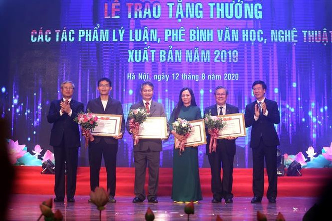 Tặng thưởng 15 tác phẩm lý luận, phê bình văn học, nghệ thuật xuất sắc ảnh 1
