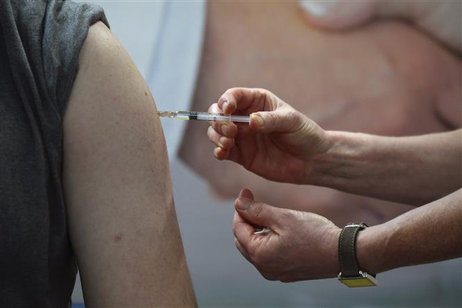 Vắcxin của hai công ty Trung Quốc và Đức bắt đầu thử nghiệm lâm sàng ảnh 1