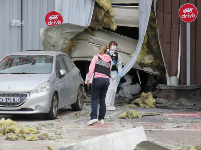 Nổ máy rút tiền tự động ở ngoại ô Paris, nhiều người bị thương ảnh 1