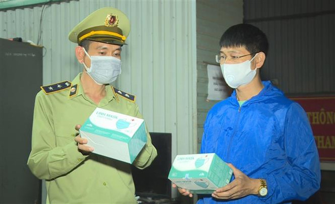 Xe tải vận chuyển hơn 67.400 chiếc khẩu trang y tế không rõ nguồn gốc ảnh 1