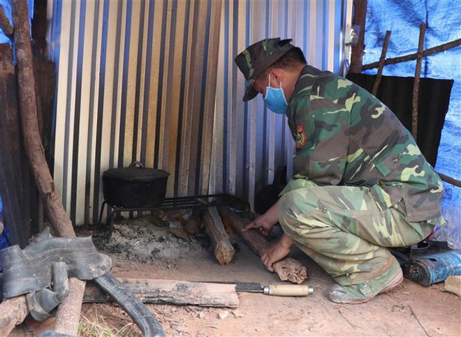 Điện Biên tăng cường chốt kiểm soát phòng, chống dịch COVID-19 ảnh 1