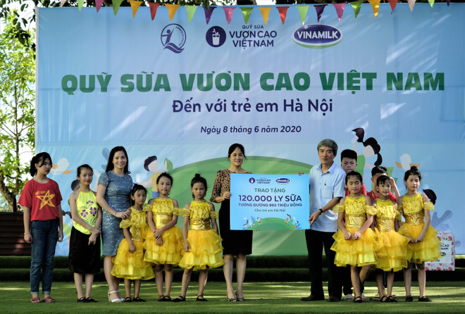 Vượt nỗi lo COVID-19 để mang 1,7 triệu ly sữa đến trẻ em khó khăn ảnh 10