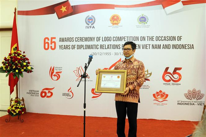 Trao giải thiết kế logo kỷ niệm 65 năm quan hệ Việt Nam-Indonesia ảnh 1