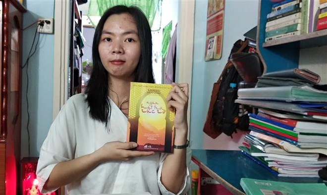 Nữ sinh đạt điểm 10 tuyệt đối môn Ngữ văn chia sẻ bí quyết học tập ảnh 1