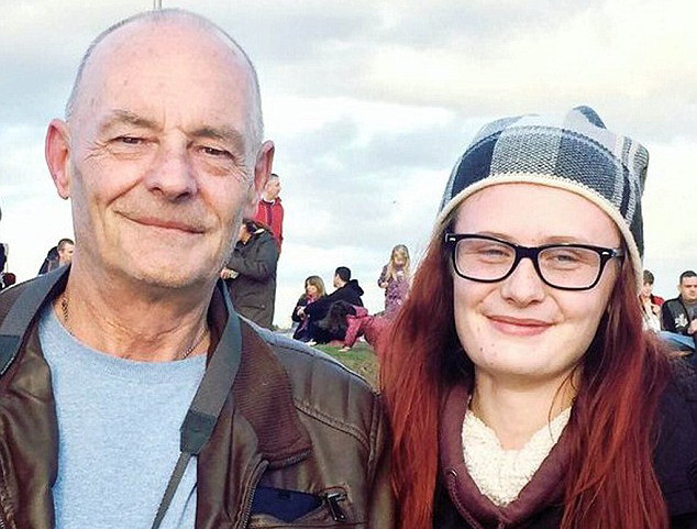 Người cha 60 tuổi bị con từ mặt vì nhận lời cầu hôn của cô gái 18 ảnh 1