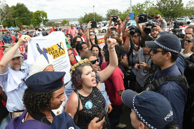 Bà Rousseff bị phế truất, Venezuela đóng băng quan hệ với Brazil ảnh 1