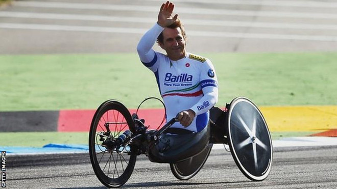 Cựu tay đua F1 cụt hai chân giành huy chương vàng Paralympic Rio ảnh 1