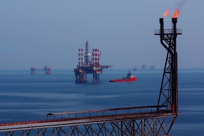 Vietsovpetro lắp đặt thành công khối thượng tầng giàn BK-Thiên Ưng ảnh 1