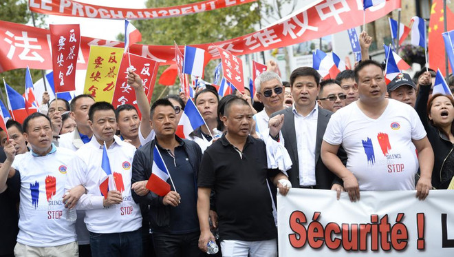 Người Trung Quốc ở Pháp biểu tình chống phân biệt chủng tộc ảnh 1