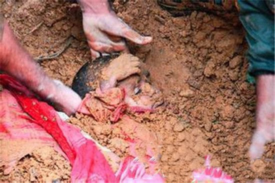 Ấn Độ: Hơn 100 em bé bị chôn để làm vật hiến tế cho nữ thần ảnh 1