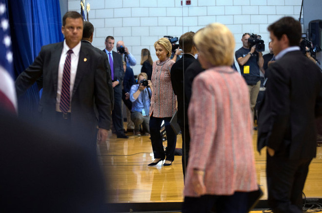 Bà Hillary Clinton (giữa). (Nguồn: The New York Times) Bà Clinton Hillary trở lại đường đua với hình ảnh khỏe mạnh ảnh 1