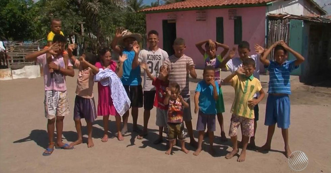 Cố sinh con gái dù đã có cả một đội bóng... 13 cậu con trai ảnh 7