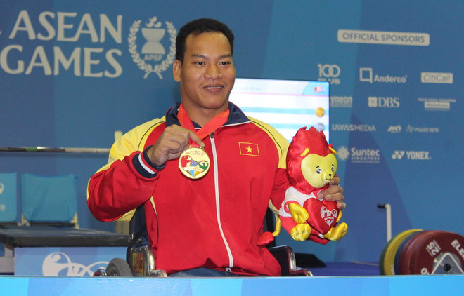 Hình ảnh lực sỹ Lê Văn Công phá kỷ lục Paralympic 2016 ảnh 5