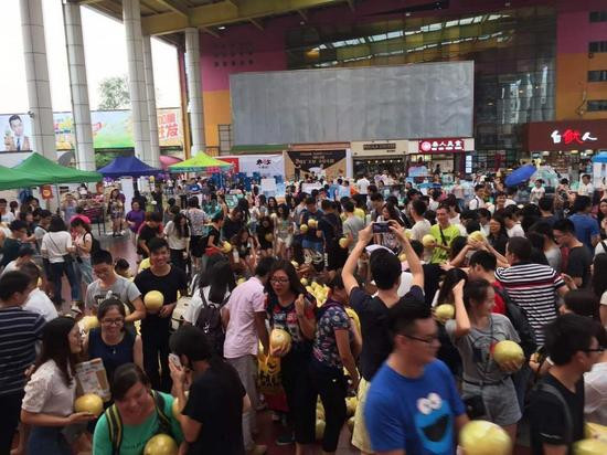 Màn tỏ tình lãng mạn với 999 quả bưởi và cái kết phũ phàng ảnh 9