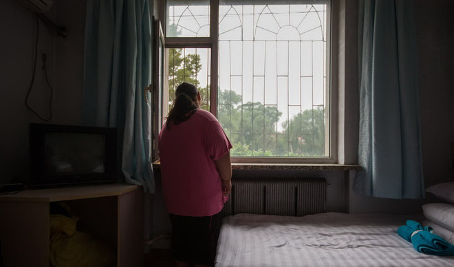 Cuộc sống vô cùng đáng thương của một cô bé mắc chứng béo phì ảnh 16