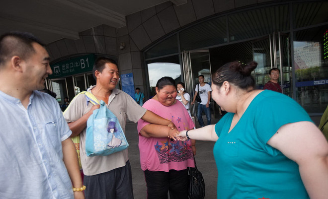 Cuộc sống vô cùng đáng thương của một cô bé mắc chứng béo phì ảnh 2