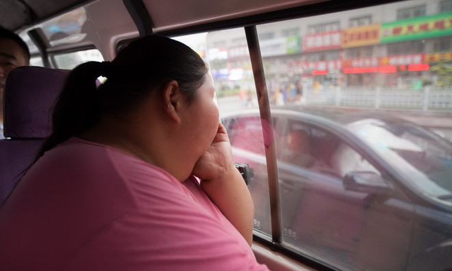 Cuộc sống vô cùng đáng thương của một cô bé mắc chứng béo phì ảnh 3