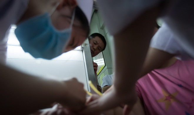 Cuộc sống vô cùng đáng thương của một cô bé mắc chứng béo phì ảnh 12