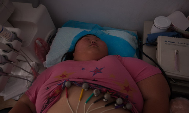 Cuộc sống vô cùng đáng thương của một cô bé mắc chứng béo phì ảnh 9