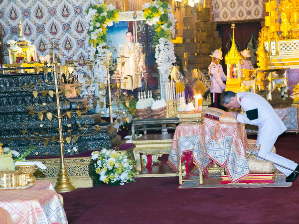 Thái Lan ấn định ngày hỏa táng thi hài cố Vương Bhumibol ảnh 1