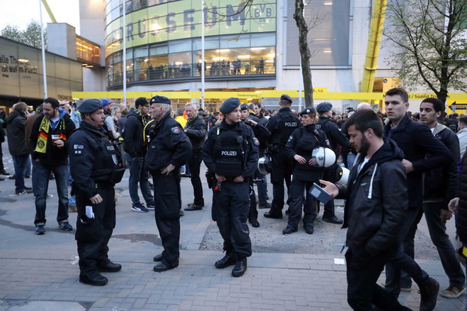 Đức bắt giữ một nghi can Hồi giáo trong vụ tấn công xe CLB Dortmund ảnh 1