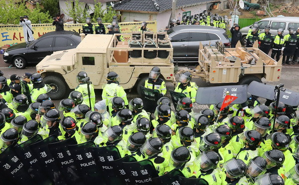 Bất chấp sự phản đối gay gắt, Mỹ-Hàn bắt đầu lắp đặt THAAD ảnh 1