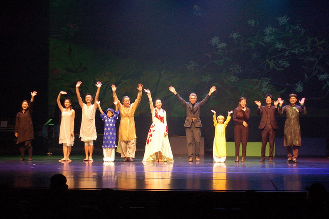 Đêm biểu diễn nghệ thuật kỷ niệm 25 năm quan hệ ngoại giao Việt-Hàn ảnh 1