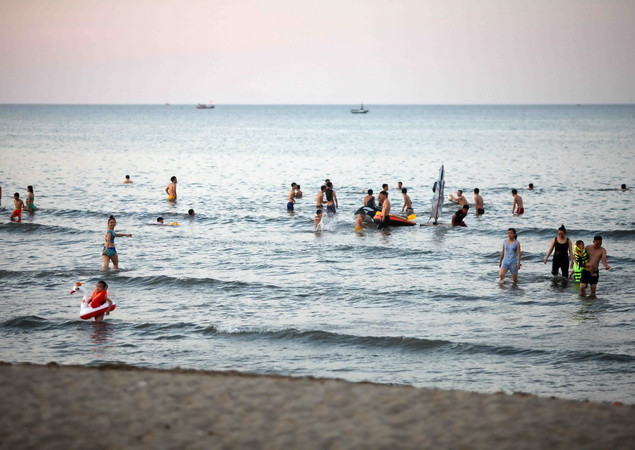 Ngày 1/5, Trung Bộ xảy ra nắng nóng trên diện rộng ảnh 1