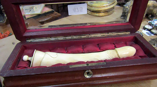 "Bạn đồng hành của quý bà" độc đáo thời Victoria bằng ngà voi ảnh 1