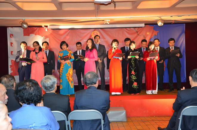 ĐSQ Việt Nam tại Pháp tổ chức kỷ niệm 42 năm ngày thống nhất đất nước ảnh 2