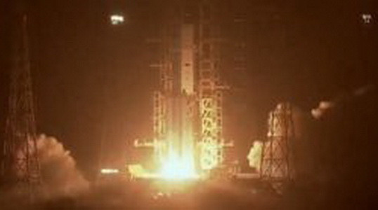 Trung Quốc phóng thành công tàu vũ trụ chở hàng đầu tiên ảnh 1