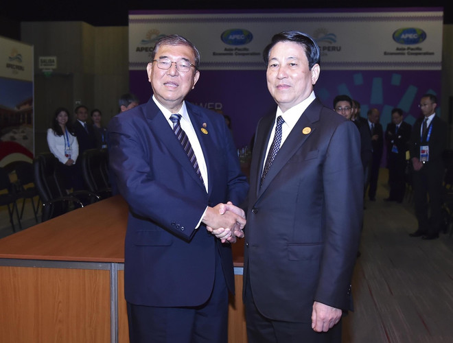 Nhân dịp tham dự Tuần lễ cấp cao Diễn đàn Hợp tác kinh tế châu Á-Thái Bình Dương (APEC) 2024, sáng 16/11/2024 (giờ địa phương, tối 16/11 giờ Việt Nam), tại Thủ đô Lima, Chủ tịch nước Lương Cường gặp Thủ tướng Nhật Bản Shigeru Ishiba. (Ảnh: Lâm Khánh/TTXVN) ttxvn_luong_cuong_02.jpg