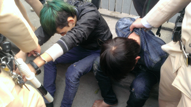 Tóm gọn 2 đối tượng cướp giật, chống trả cảnh sát giao thông ảnh 1