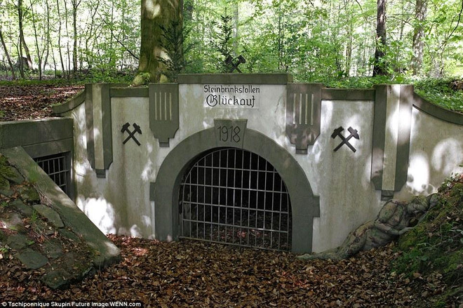 Thử tìm người mẫu khỏa thân trong những bức hình tại nông trại ảnh 3