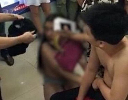 Cô gái cởi hết quần áo sau khi mua phải chiếc iPhone 6S "hàng dựng" ảnh 1