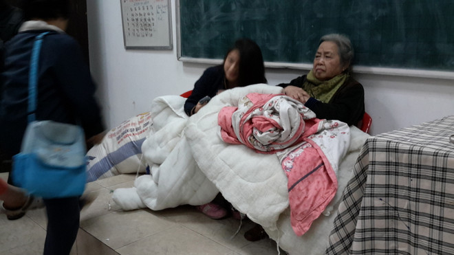 Hà Nội: Cháy giữa đêm ở trung tâm thủ đô, hàng chục người thoát chết ảnh 3