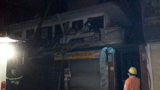 Hà Nội: Cháy giữa đêm ở trung tâm thủ đô, hàng chục người thoát chết ảnh 2