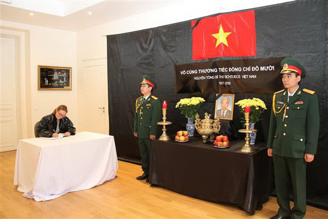 Lễ viếng và mở sổ tang nguyên Tổng Bí thư Đỗ Mười tại Pháp và Canada ảnh 1