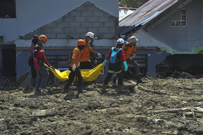Sóng thần ở Indonesia: Chỉ còn 1 ngày để tìm 600 người mất tích ảnh 1