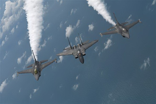 Quan chức Mỹ: Washington không ép New Delhi mua máy bay F-16 ảnh 1